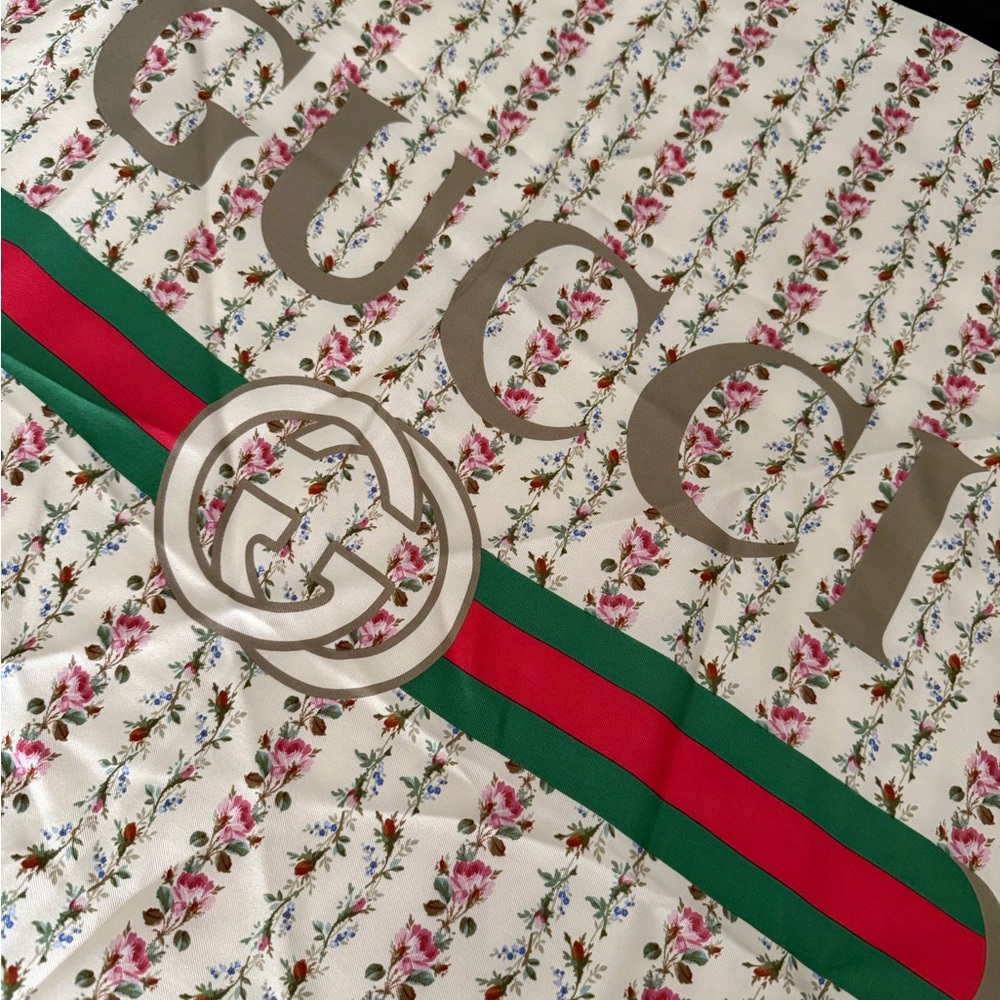 Gucci Floral Rose Print Scarf - Picture 2 of 4